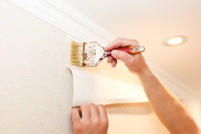 Pose de papier peint à Lassay-les-Châteaux — revêtements muraux et toiles de verre